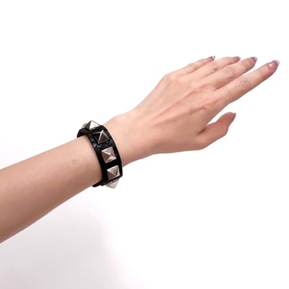 パイソン スタッズバングル 黒 BLACK