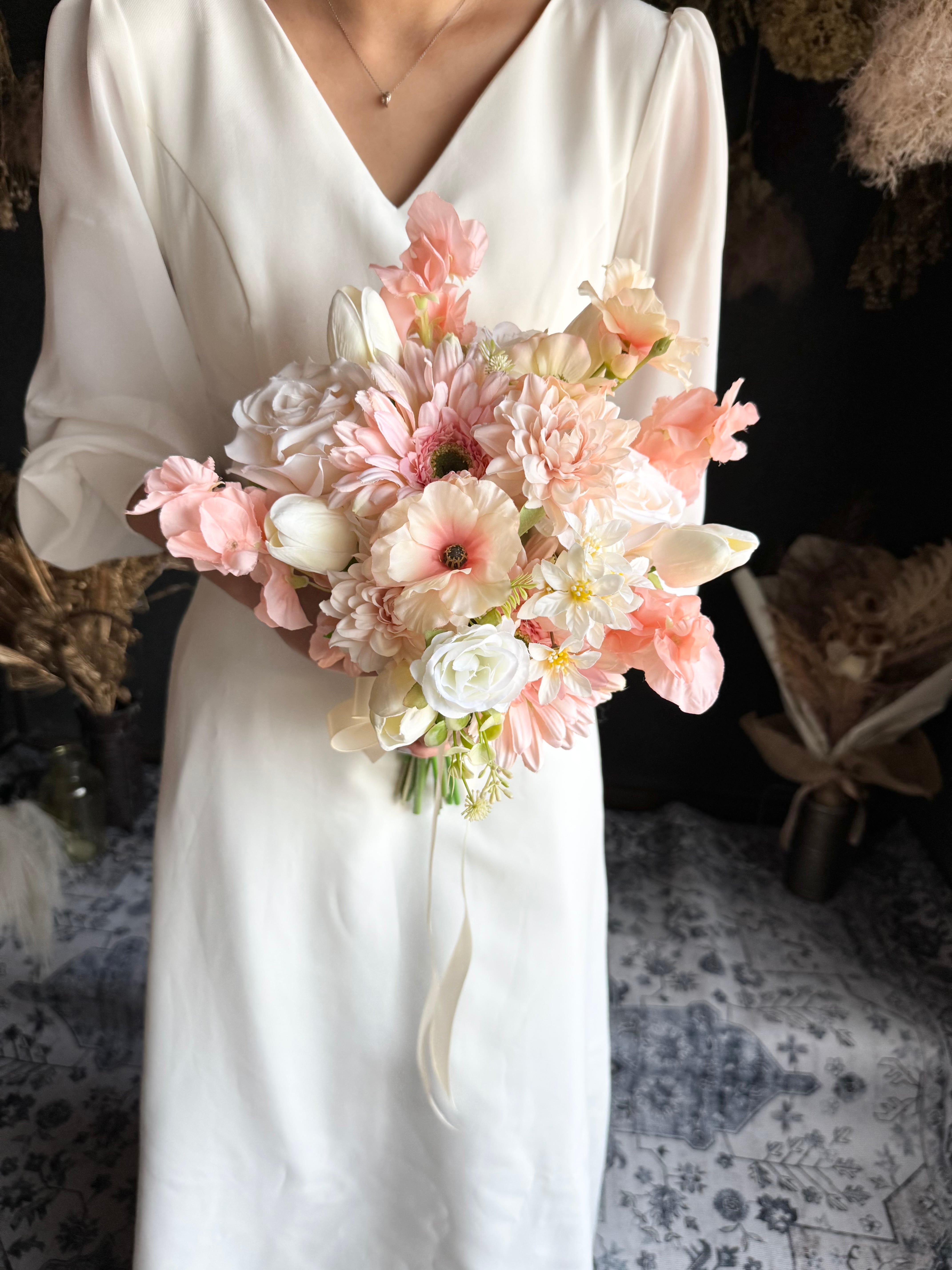 【美品】ブーケ ブートニア　オレンジ ピンク ホワイト　花束　アーティフィシャル サーモンピンク×ホワイトクラッチブーケ☆ブートニア | houkiboshi