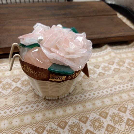 ローズクォーツ薔薇（フック付きかご　ホワイト）