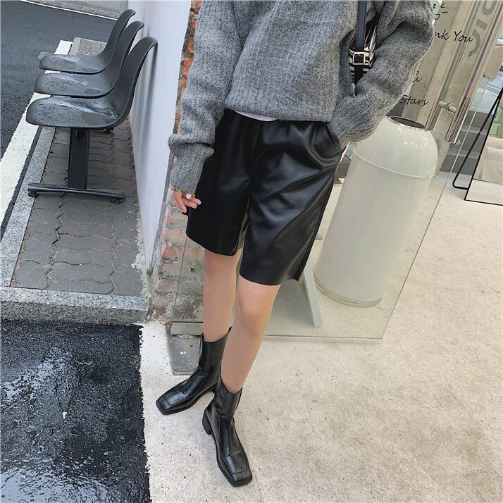 フェイク レザーパンツ レディース 春夏 秋冬 春 夏 秋 冬 黒 ボトムス パンツ ハーフパンツ 5分丈パンツ ひざ丈 フィクレザーパンツ ゆったり ワイド 膝丈 シンプル ストレート 美脚 脚長効果 きれいめ ショート丈 大人 ブラック カーキ キャメル 韓国ファッション 通勤 OL レディース ハーフパンツ 韓国 五分丈 キレイめ グレー