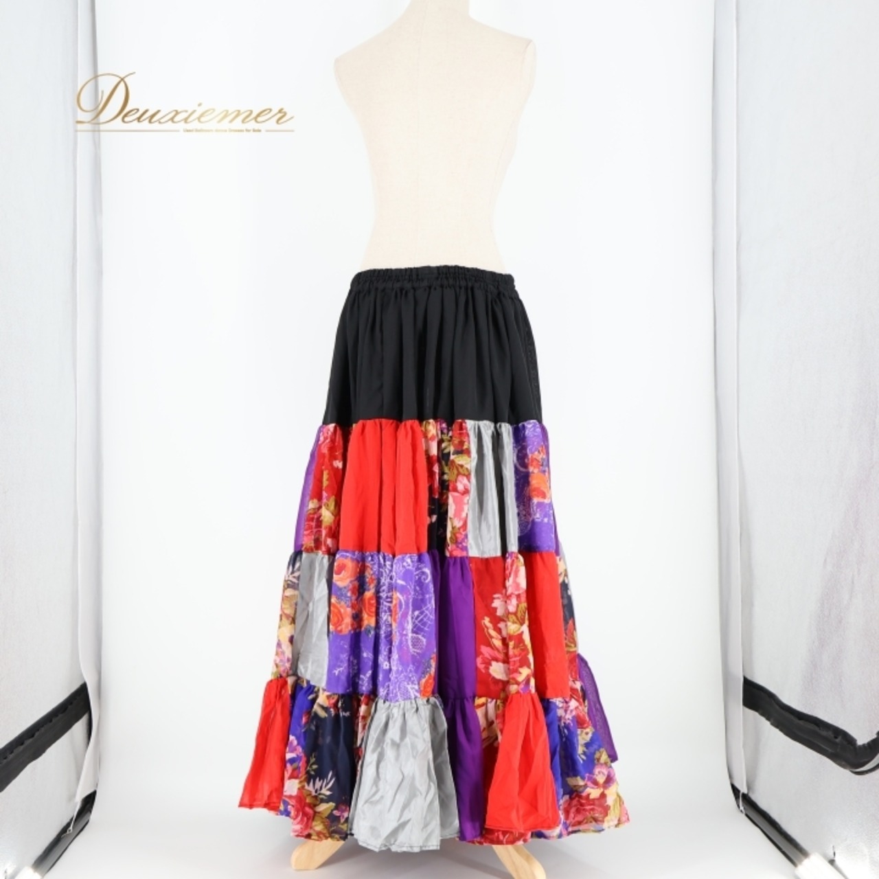 ベリーダンス 衣装 ジプシースカート 32ヤード ブラック系 エデン eden カラフル スカート 赤 黒 紫 緑 花柄 パッチワーク 鮮やか かわいい 目立つ ダンス衣装 ステージ イベント レッド系 グレイ系 パープル系 ピンク系 グリーン系 オレンジ系