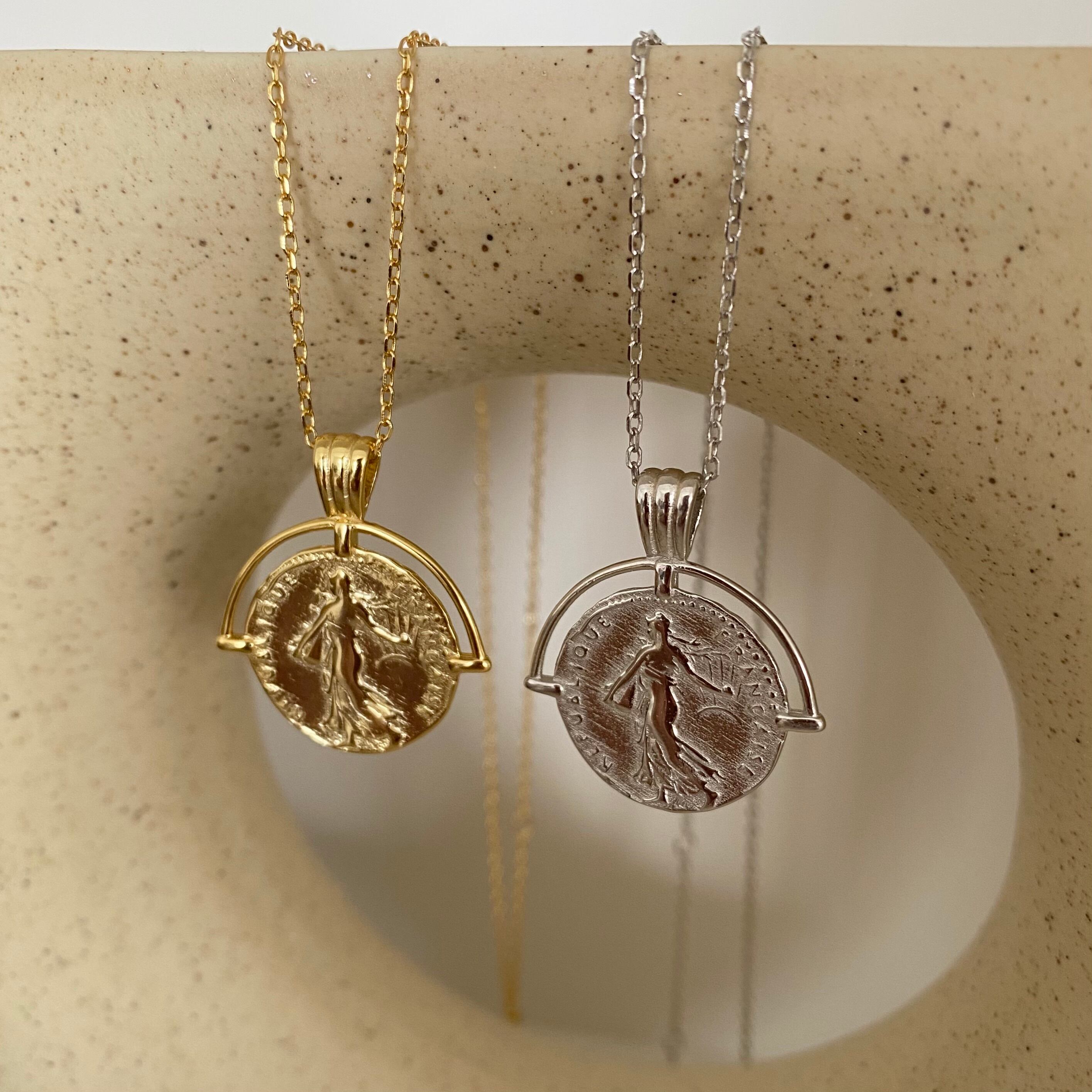 S925 Queen coin necklace (N162)