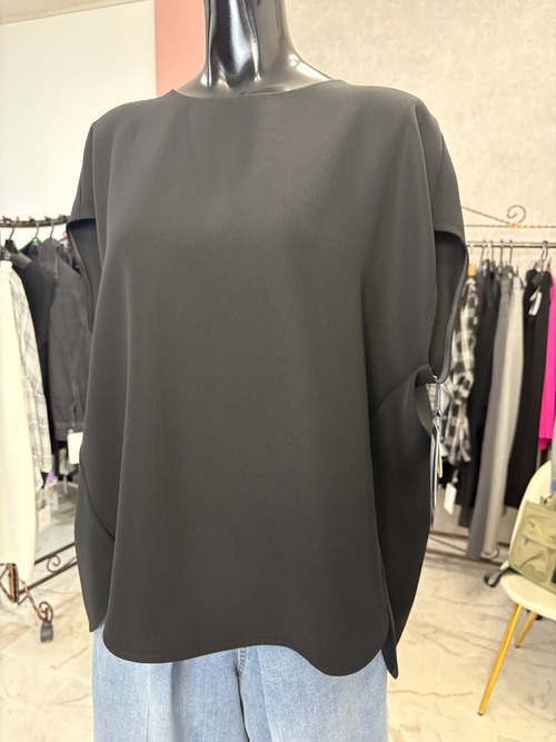 ROBE 漆黒ポリエステルトップス　631479