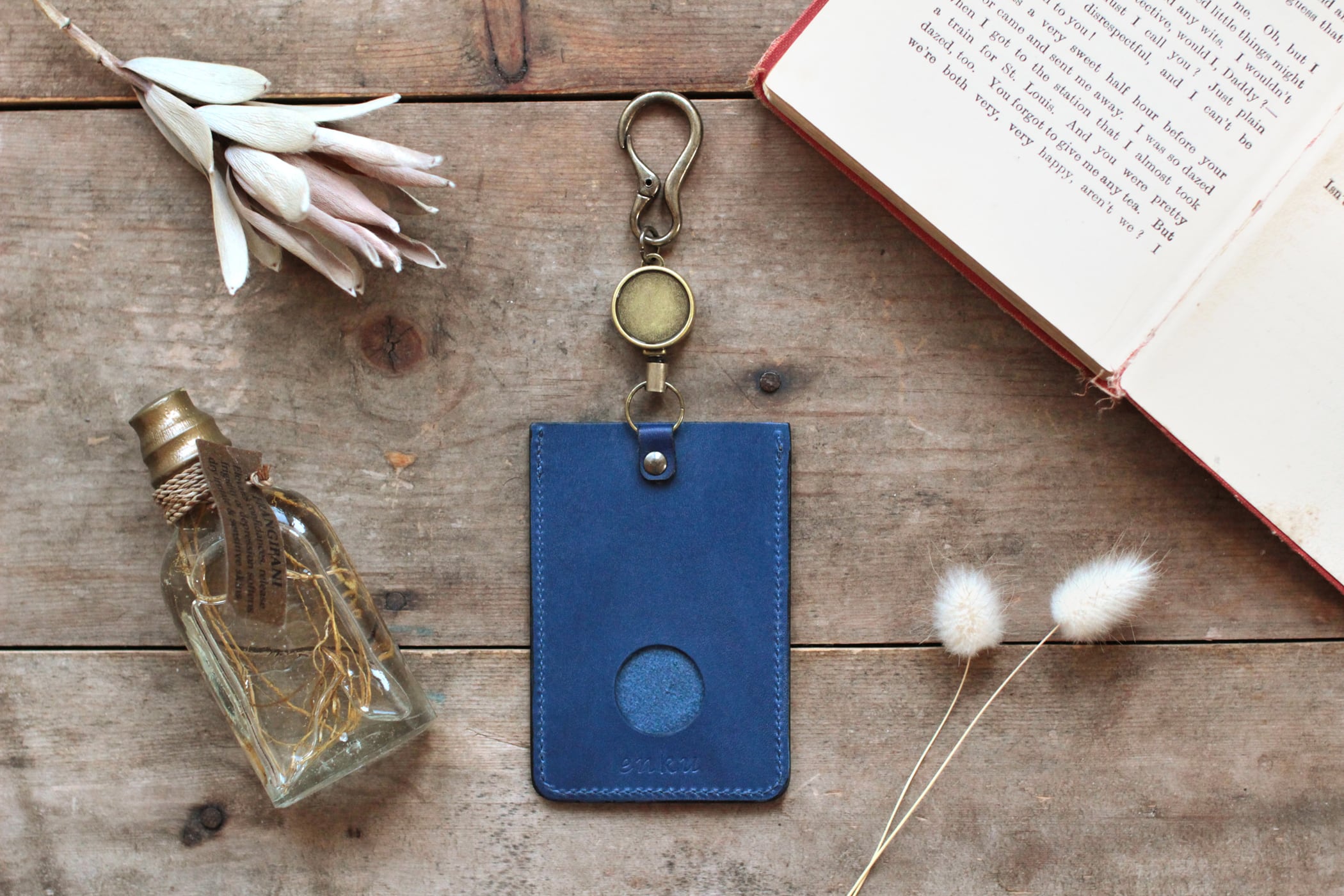 藍染革[migaki] リール付ICカード・パスケース | enku Onlineshop