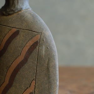 波模様がかわいい、味わい深いフラワーベース