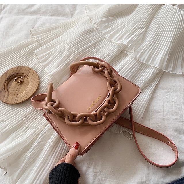 ショルダーバッグ レディース　カジュアル　ハンドバッグ　ショルダーバッグ　斜め掛け　ポシェット　クロスボディ　カバン　小さい　スモール　チェーン