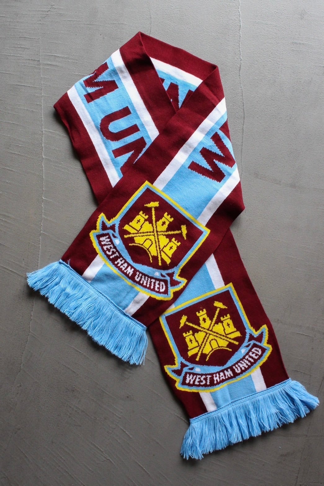 Brighton & Hove Albion Football Scarf Made in UK 〔Brand new Brighton & Hove Albion Football Scarf Made in UK 〔Brand new