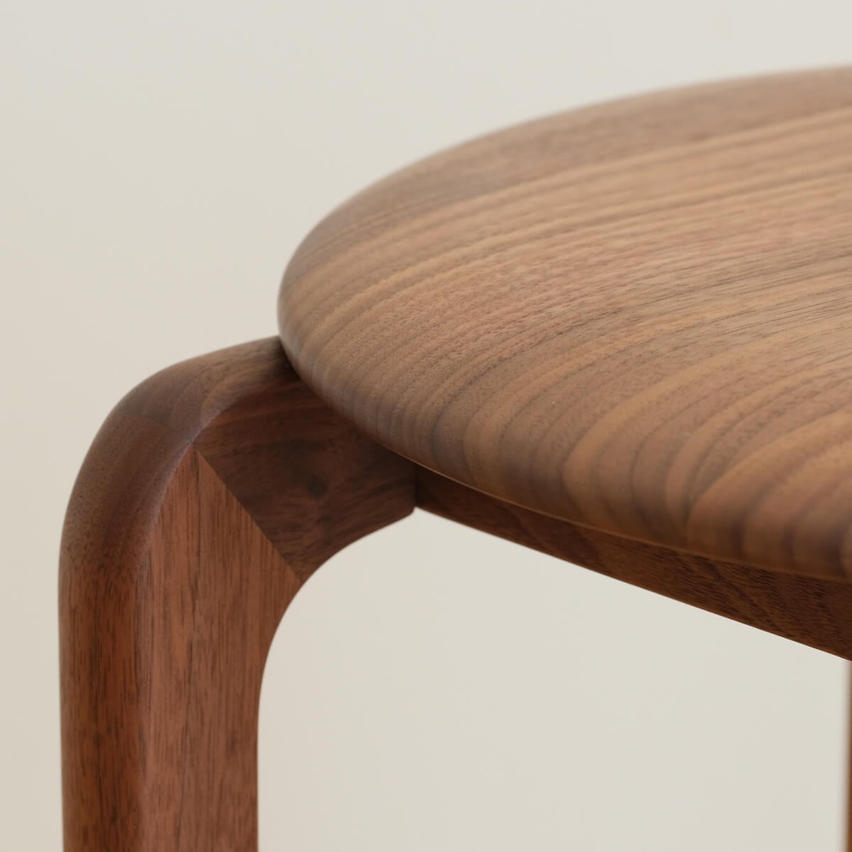 DENTO LISCO STOOL 4本脚 ウォールナット | Have Fun Furniture