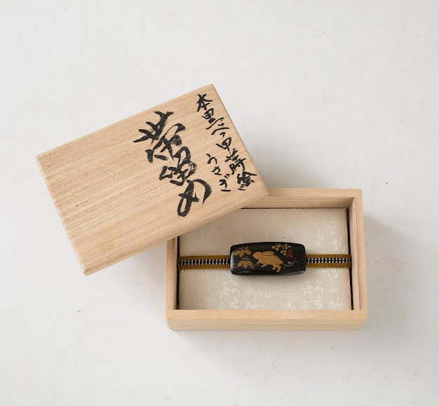 本鼈甲　帯留　137　片山雅博　漆芸　金蒔絵　笹竹　べっ甲　伝統工芸　帯留め　簪