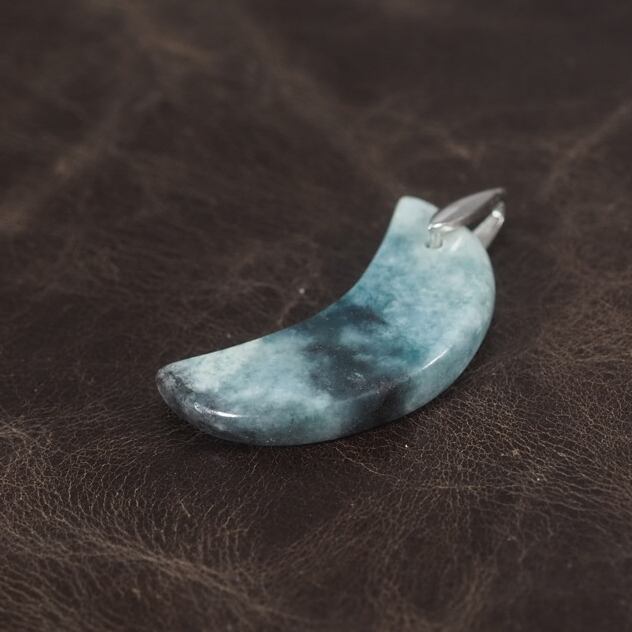 糸魚川翡翠 青翡翠 月形ペンダントトップ 4.3g Itoigawa blue Jadeite