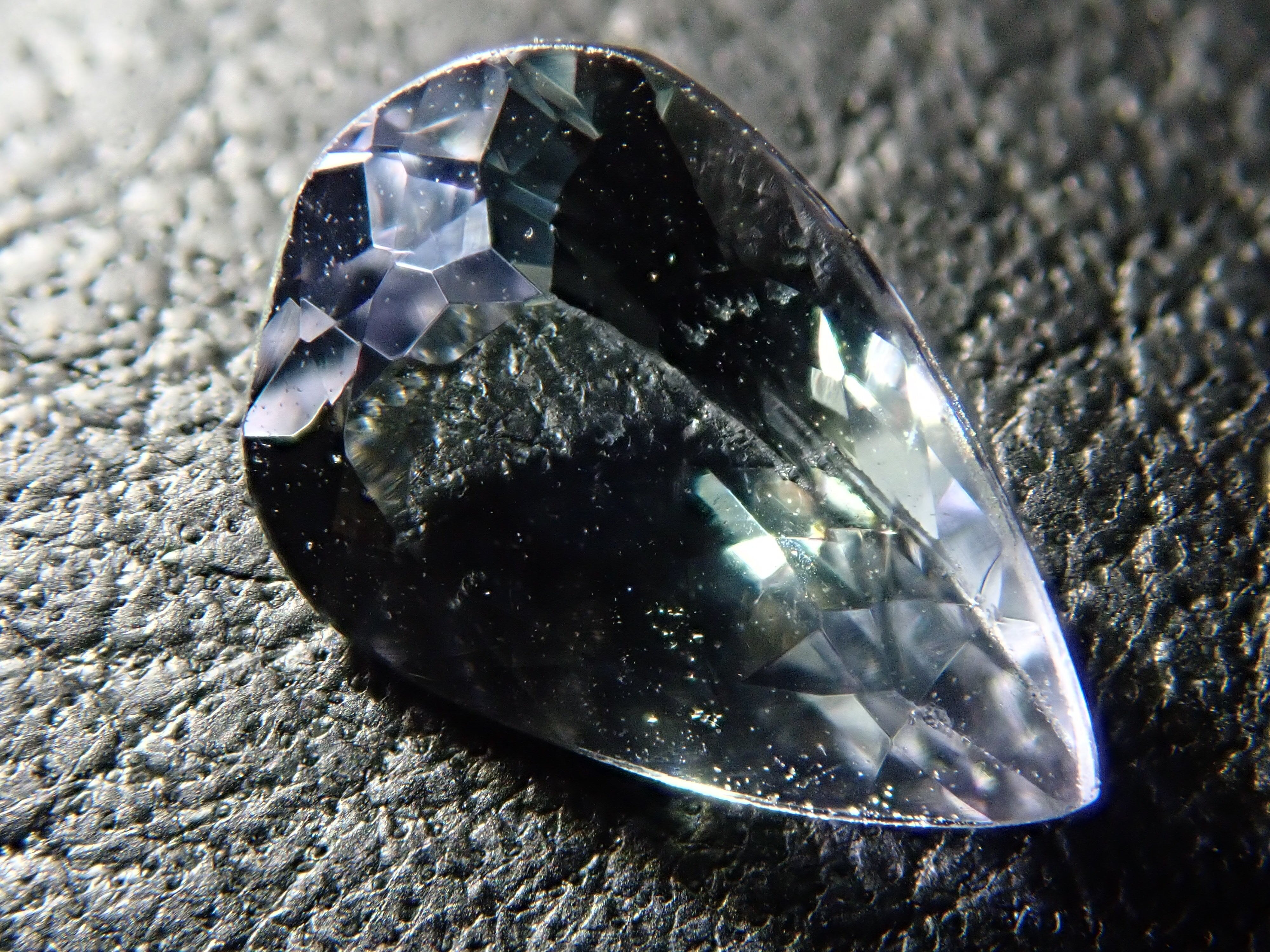 タンザニア産バイカラータンザナイト 0.652ct | Gem Shop Urcaguary