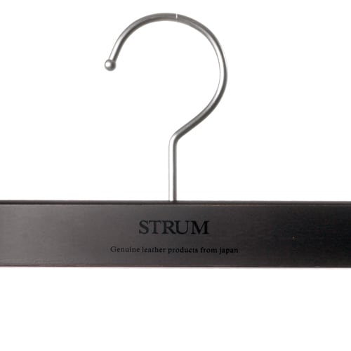 STRUM ストラム】STRUMロゴ入りオリジナル木製ハンガー ボトムス用
