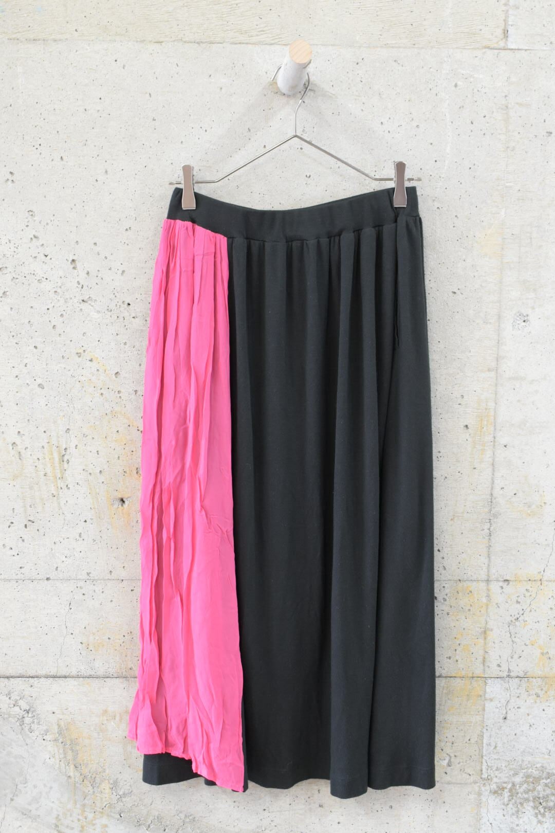 Docking mixed-material skirt