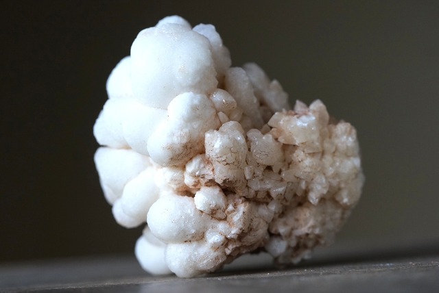 ホワイト アラゴナイト White Aragonite (B)