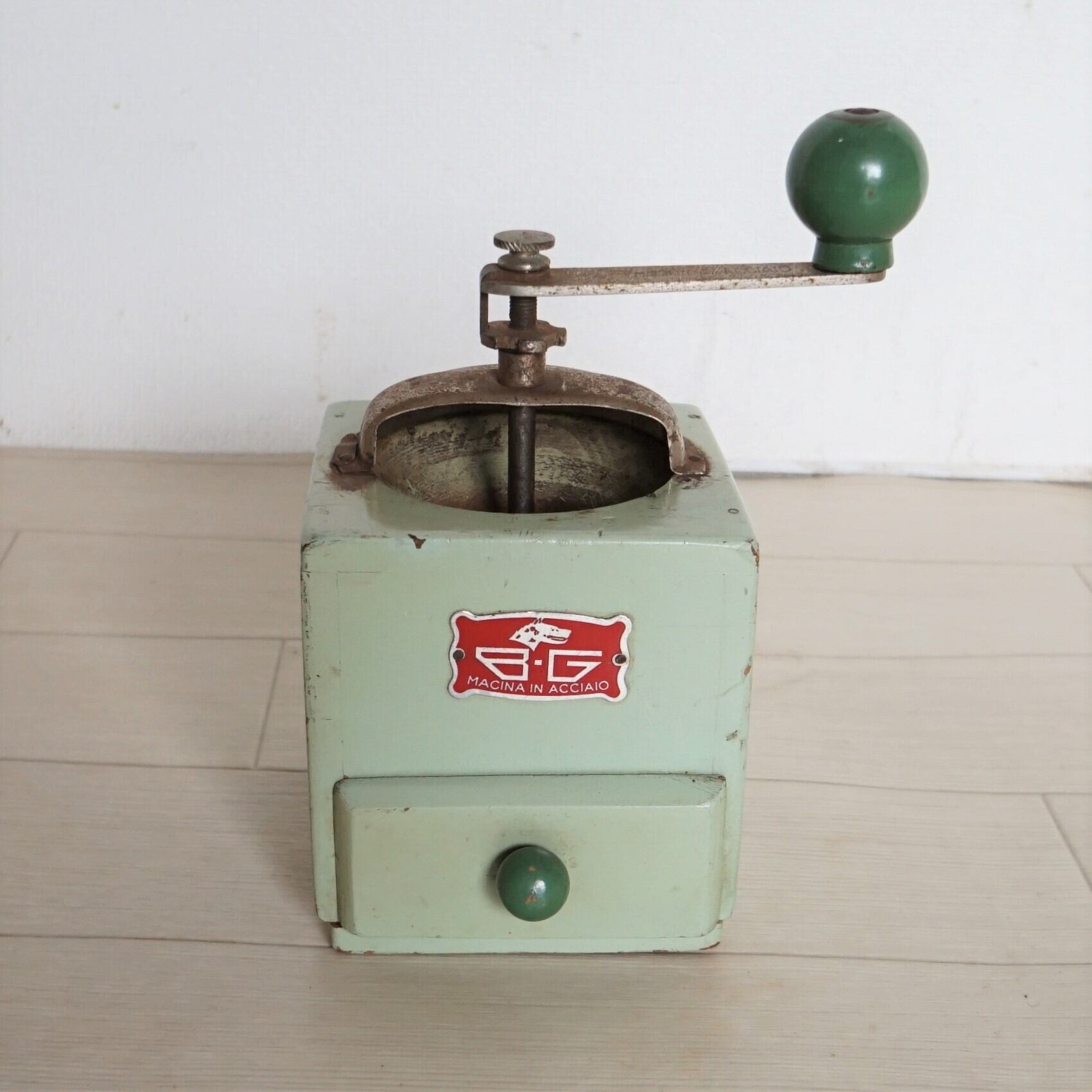 【コレクション 44】イタリア・B.G. Macina Acciaio Garantito うすいグリーンのコーヒーミル