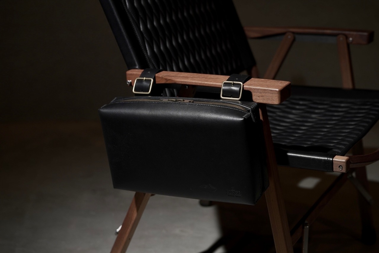 LIBER×WHAT WE WANT _ Buddy Bag IS WWW - Black | Geek Field