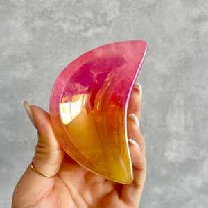 オーロラコーティングされたピンク×イエローの２トーンカラーが夢かわいい♡ムーン型の天然石（水晶/クォーツ）ボウル