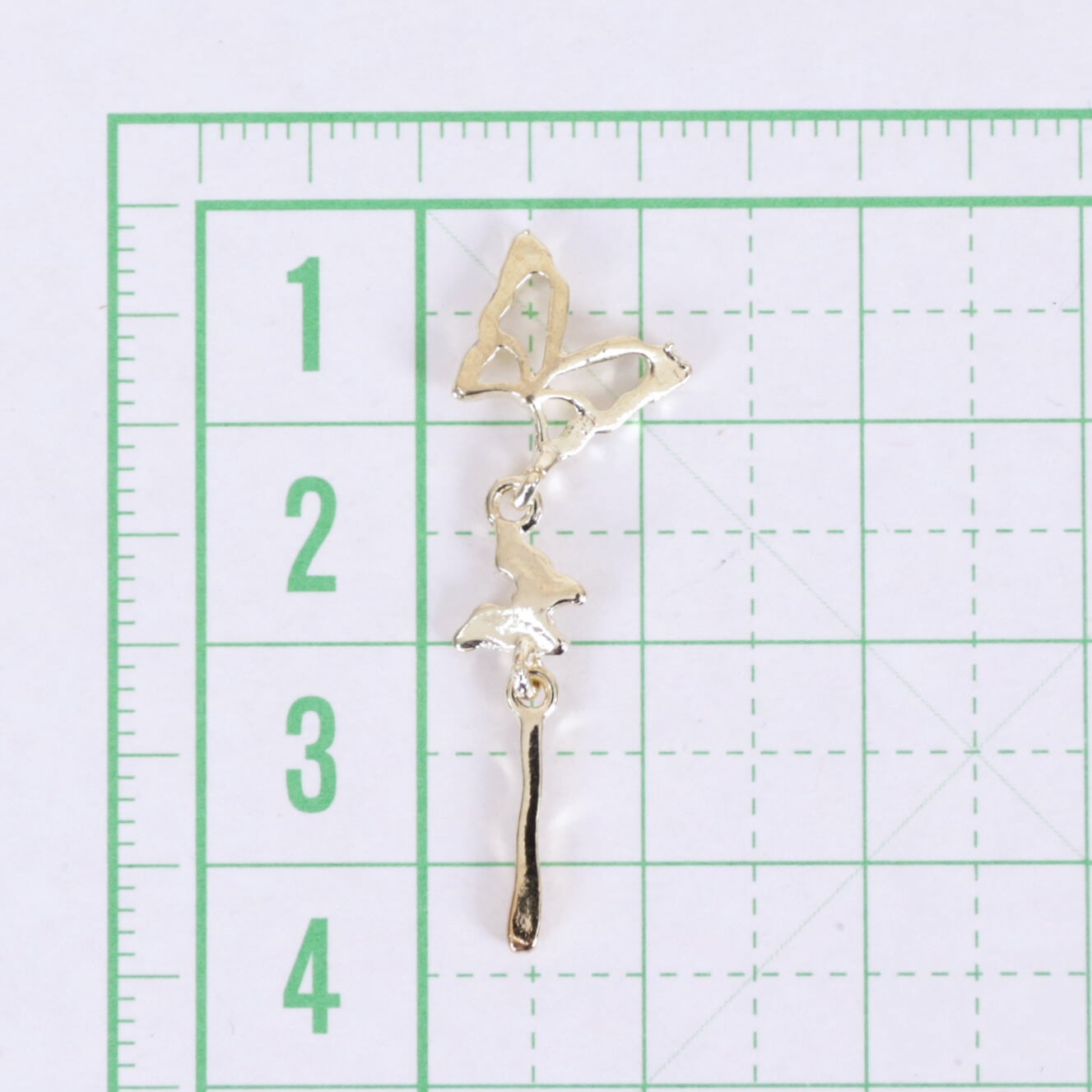 揺れる 2匹の蝶 パーツ 金属 ビジュー 02000147 ハンドメイド 装飾