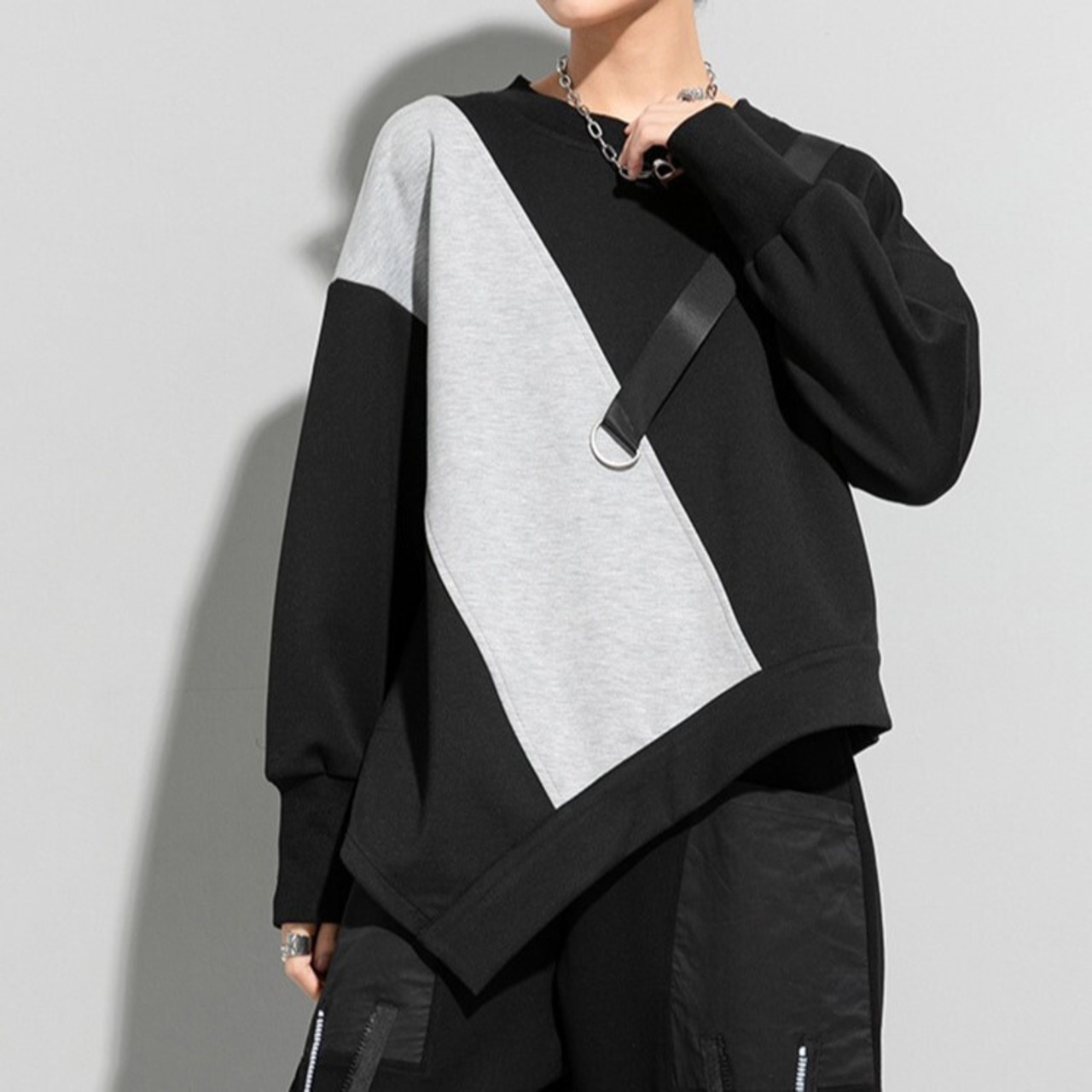 Asymmetric Contrast Tops / アシンメトリー コントラスト トップス