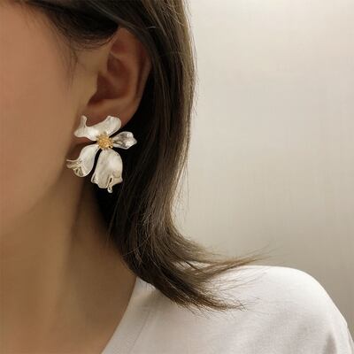 ピアス フラワーモチーフ 花 大ぶり シンプル フェミニン きれいめ アクセサリー お出かけ デート お呼ばれ 結婚式 二次会 韓国ファッション 2color Luluca 韓国トレンドファッションluluca ルルカ ピアス フラワーモチーフ 花 大ぶり シンプル フェミニン きれいめ アクセサリー お出かけ デート お呼ばれ 結婚式 二次会 韓国ファッション 2color Luluca 韓国トレンドファッションluluca ルルカ