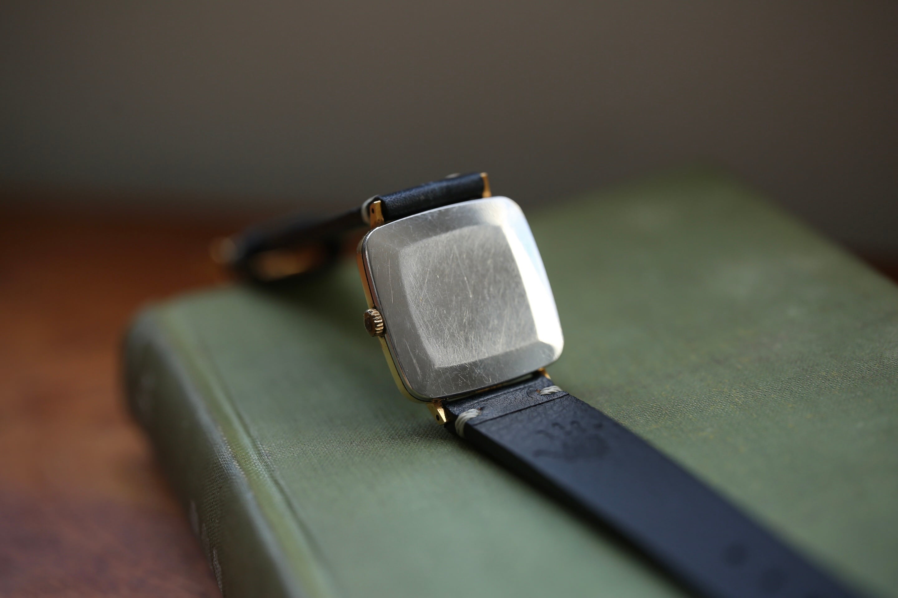 OMEGA 】1972年製 オメガ ジュネーブ ゴールド スクエア型 ローマン