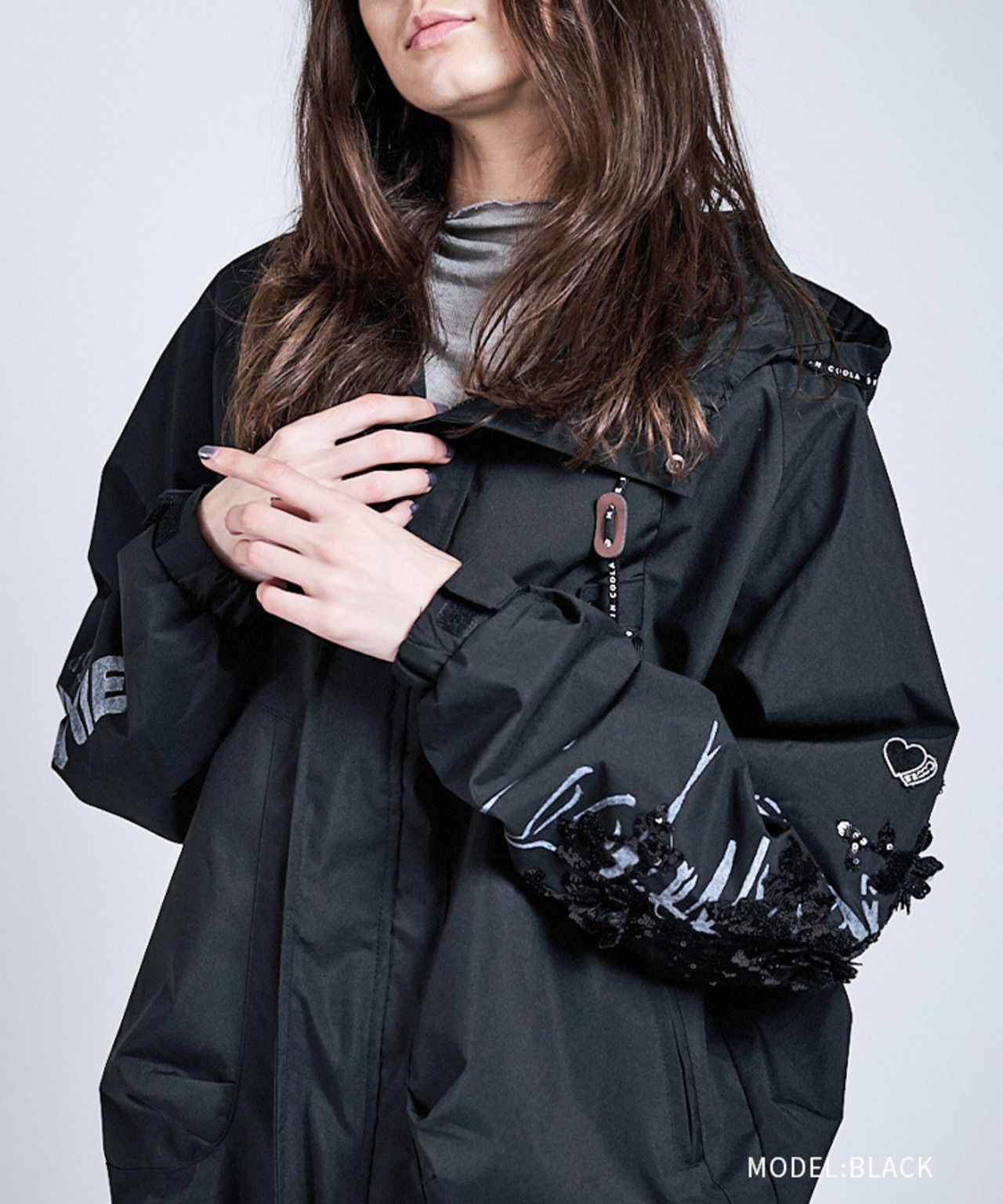 【直営限定ITEM】ペイント&スパンコールマウンテンパーカー (BLACK)　CQ-47058H