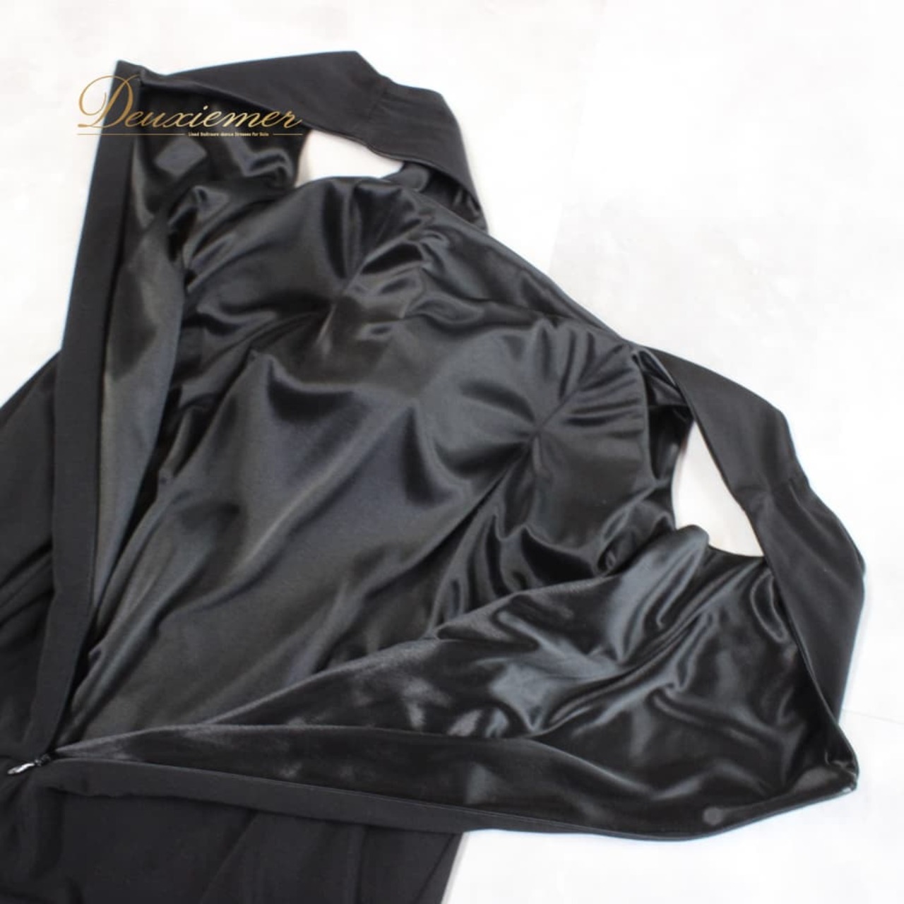 社交ダンス 衣装 スタンダード ドレス ワンピース レッスンウェア パーティドレス 無地 Leirena ブラック系 黒 ノースリーブ レディース ブラック ワンピ フレアスカート 二重スカート モノトーン系 スタンダード用 パーティー ウエスト切替 胸パッド付き 伸縮性 ポリエステル フォーマル ダンス衣装 競技ダンス 上品 高級感 シンプル 風よけインナー 重ねスカート 動きやすい 洗練 デザイン 黒系