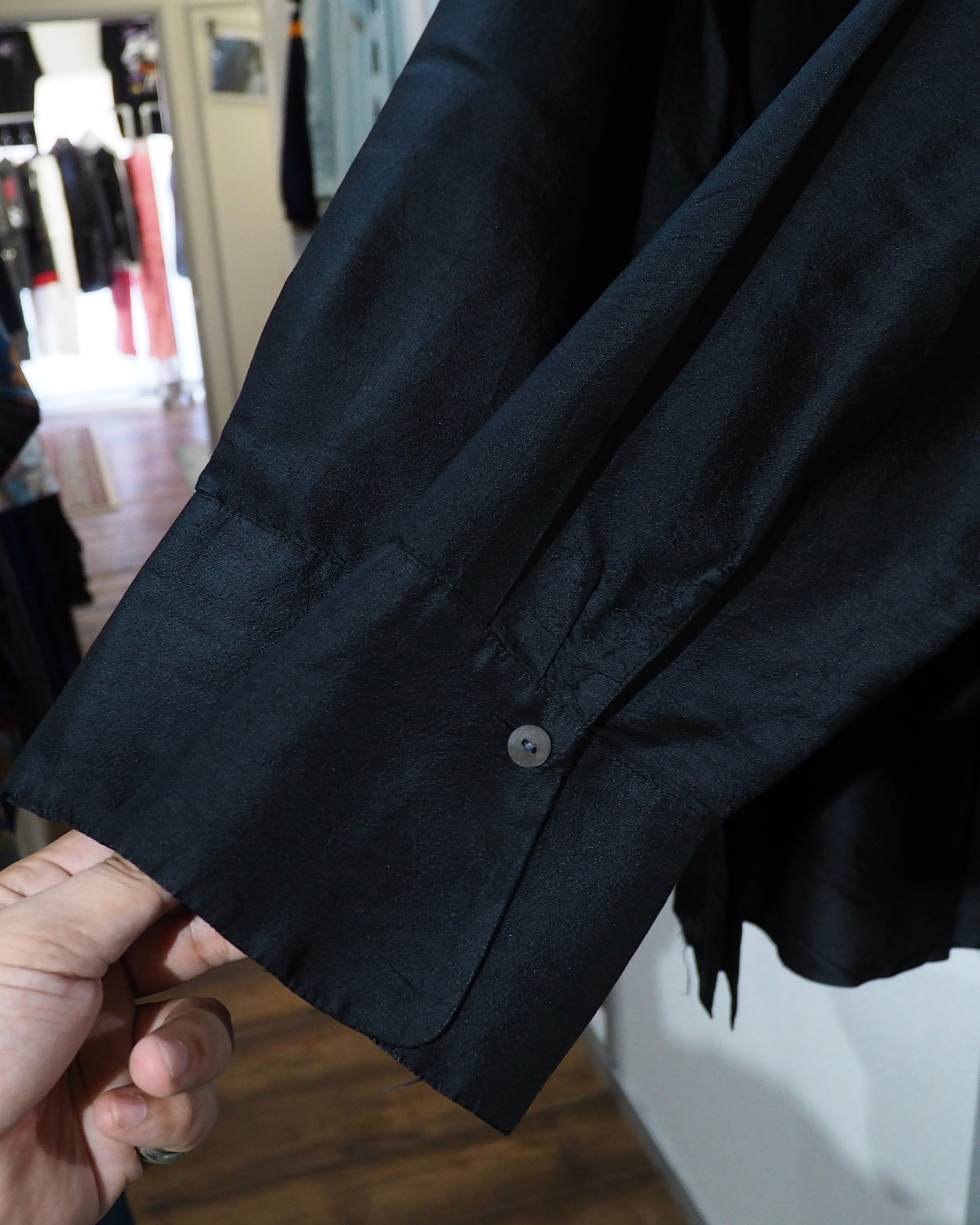 Black Glossy × Wrinkles processing vintage Over silhouette Silk shirt