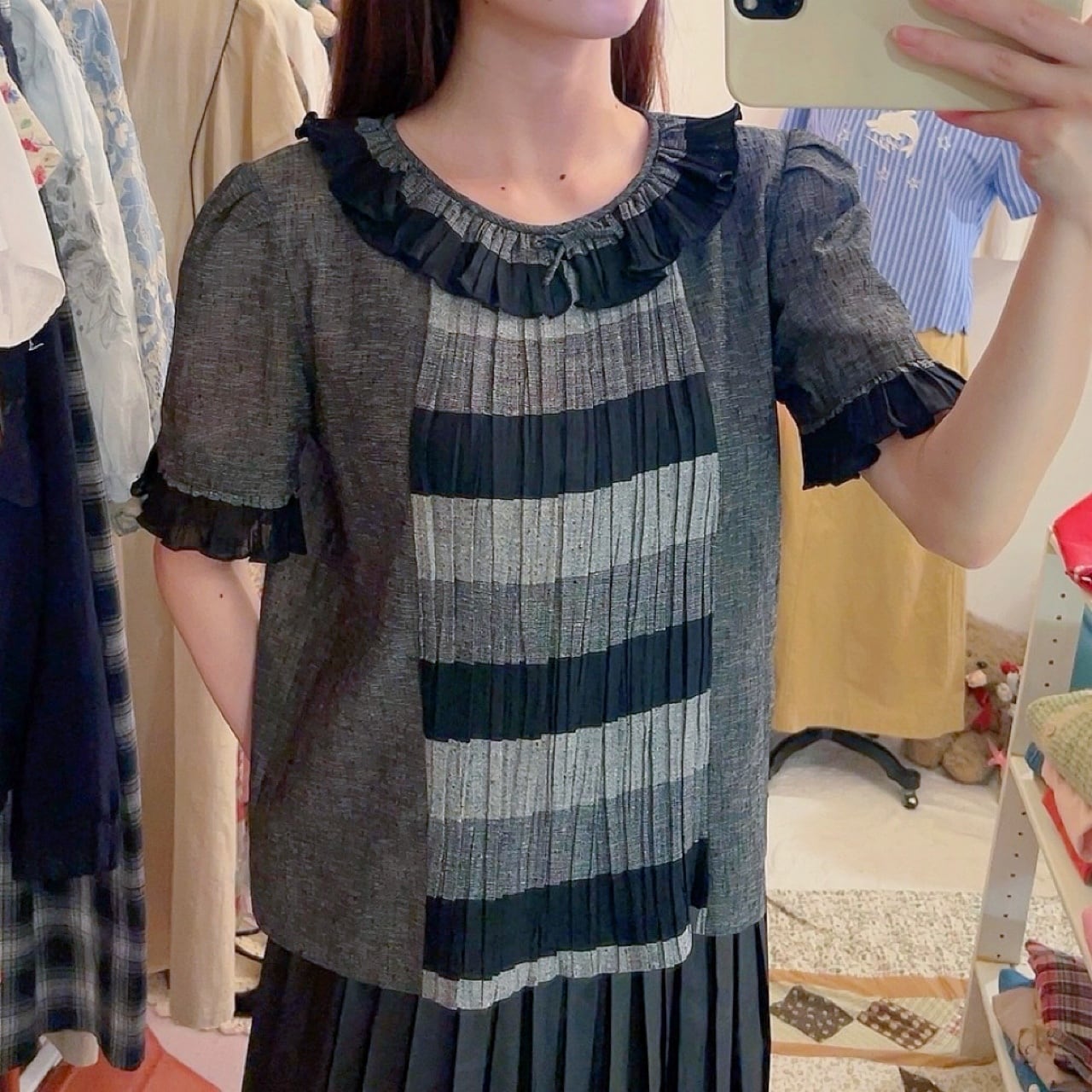 pleats collar monotone blouse