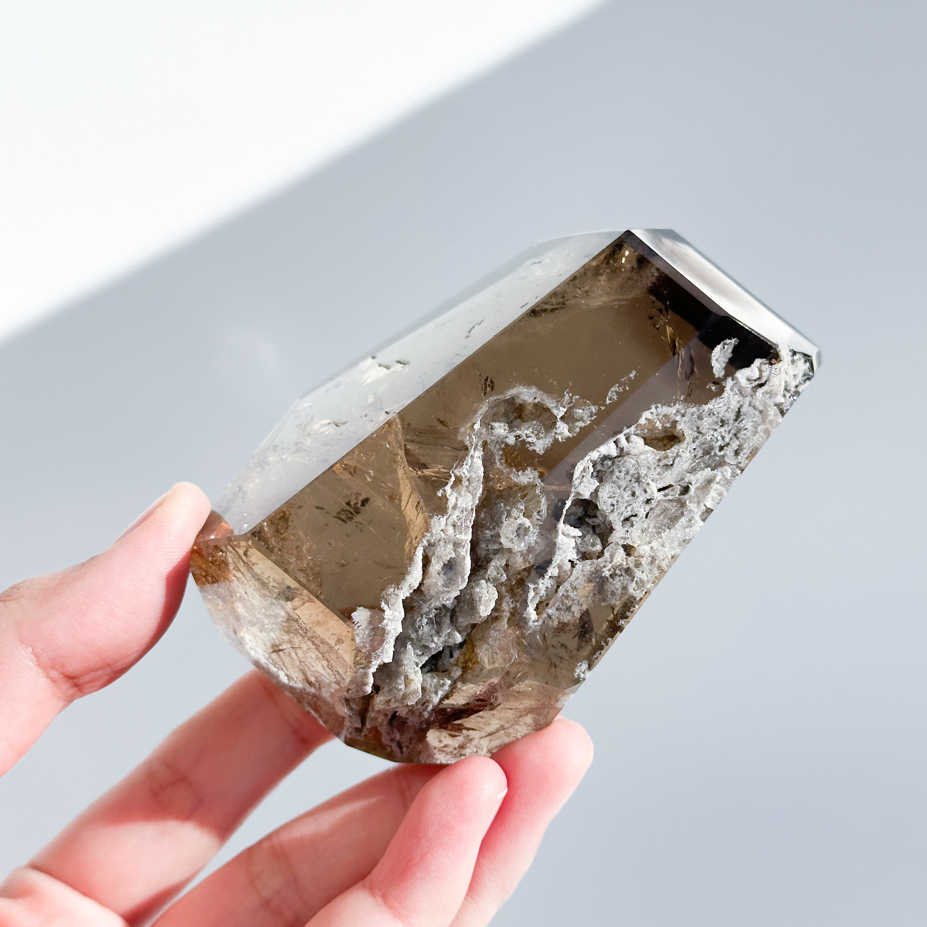 ファントム・虹◎ミナスジェライス産スモーキーガーデンクォーツ