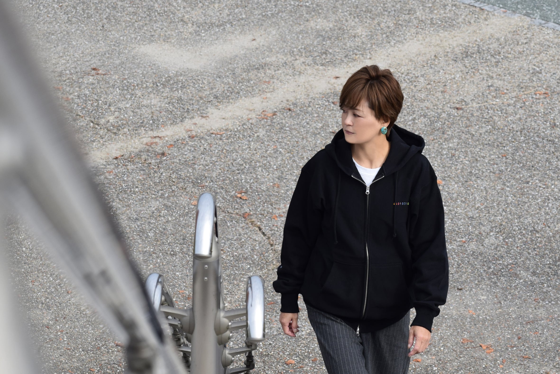 刺繍☆パーカー【ジップアップ】／カラーの虹色バーコード