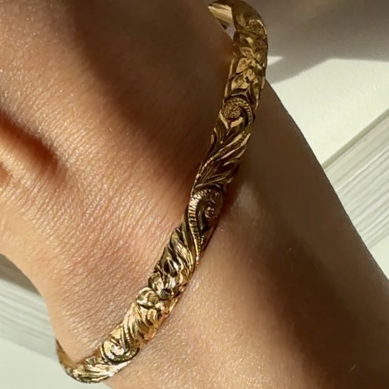 ゴールドハワイアンブレスレット(スクロール/6mm）