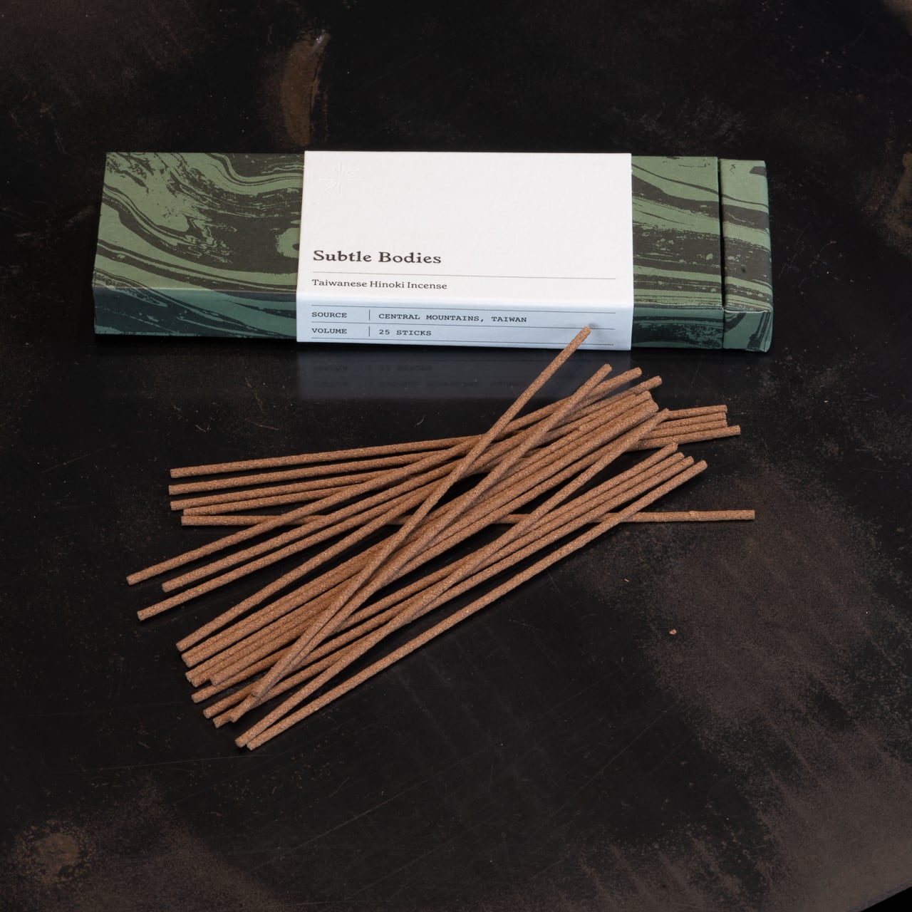 香木と繋ぎの木のみで作られる天然木のお香》 Taiwanene Hinoki（台湾