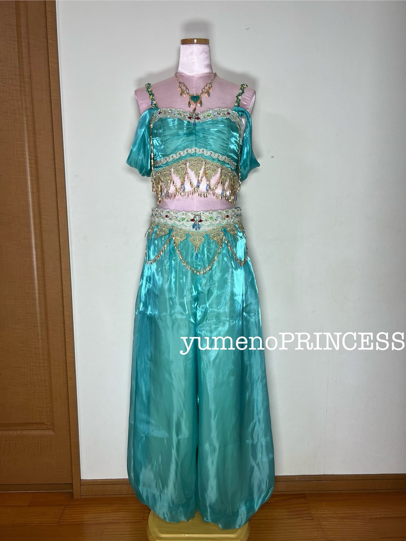 【美品】アラジン ジャスミン コスプレ dハロ コスチューム 小物付き！ アラジン ジャスミン ディズニー Dハロ コスプレ衣装 コスチューム