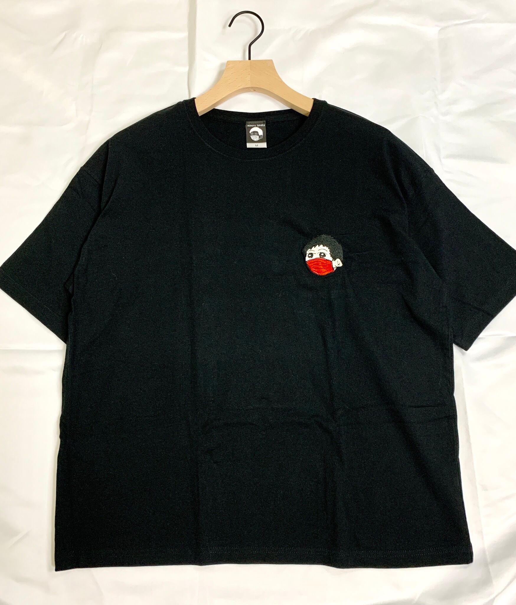 Red mask minoru tanaka Tシャツblack