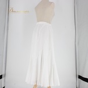 社交ダンス 衣装 スカート レッスンウェア ホワイト系 練習着 ラインストーン 白 無地 シンプル フォーマル 上品 清楚 ステージ衣装 ロングスカート フレアスカート ティアード風 ウエストファスナー仕様 伸縮性あり ラインストーン装飾 オールホワイト 華やか きれいめ 大人可愛い フォーマルウェア 演奏会 発表会 ダンスレッスン ラテン タンゴ モダン フリル ふんわり 透け感なし 上品コーデ 綺麗めファッション ドレス風 レディース 婦人用 ホワイトドレス skirt レッスンスカート