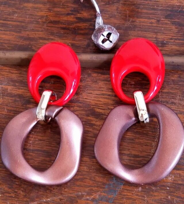 【SALE】大ぶり　赤いヴィンテージパーツのレトロなピアスorイヤリング