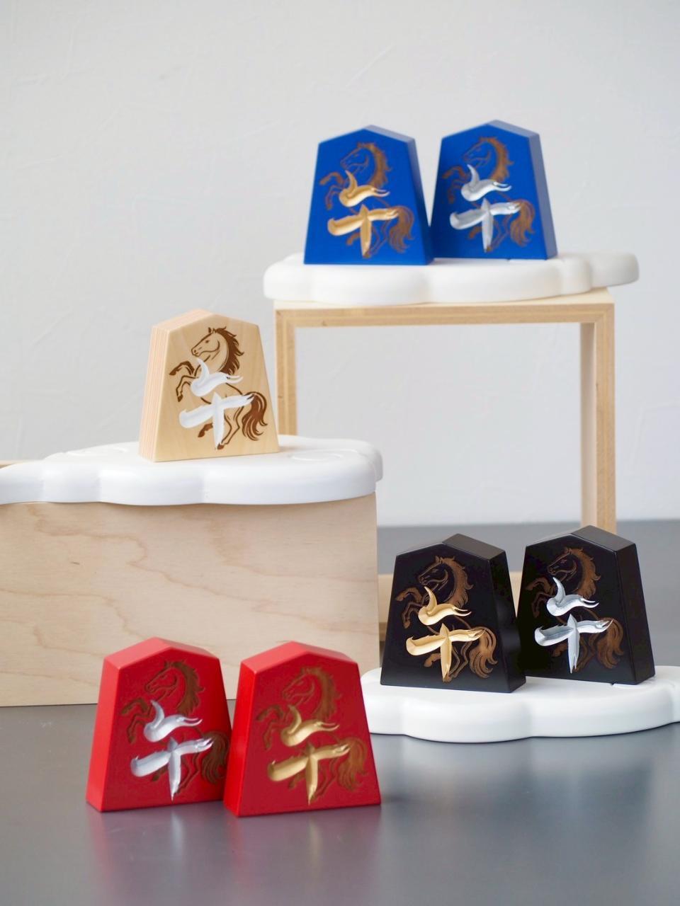 新商品【 飛翔午駒 】 将棋の里天童から、福をよびこむ干支の飾り駒