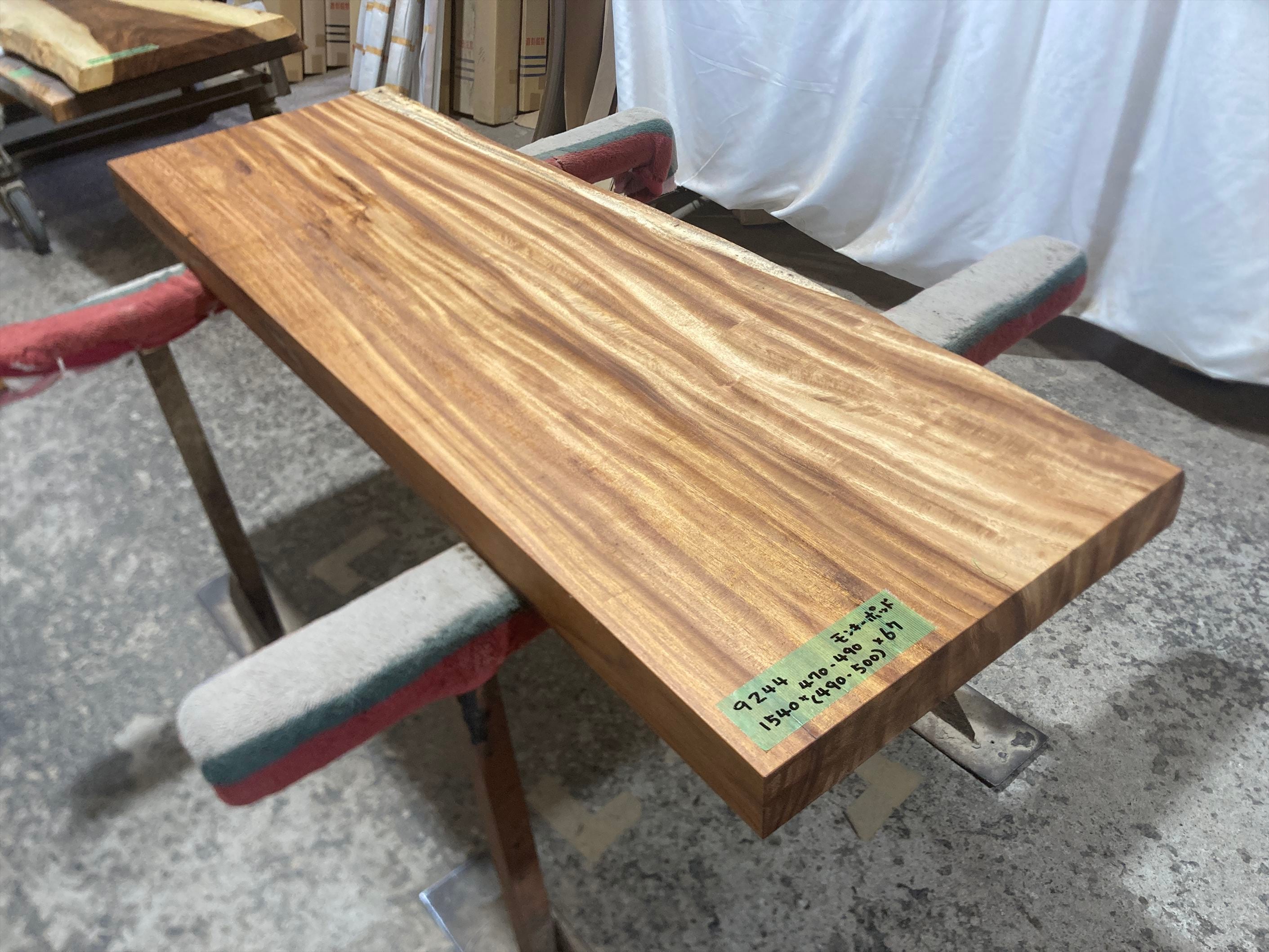 一枚板の木製センターテーブル 一枚板 センターテーブル 幅162cm 栃 トチ とち 無垢 ちぎり
