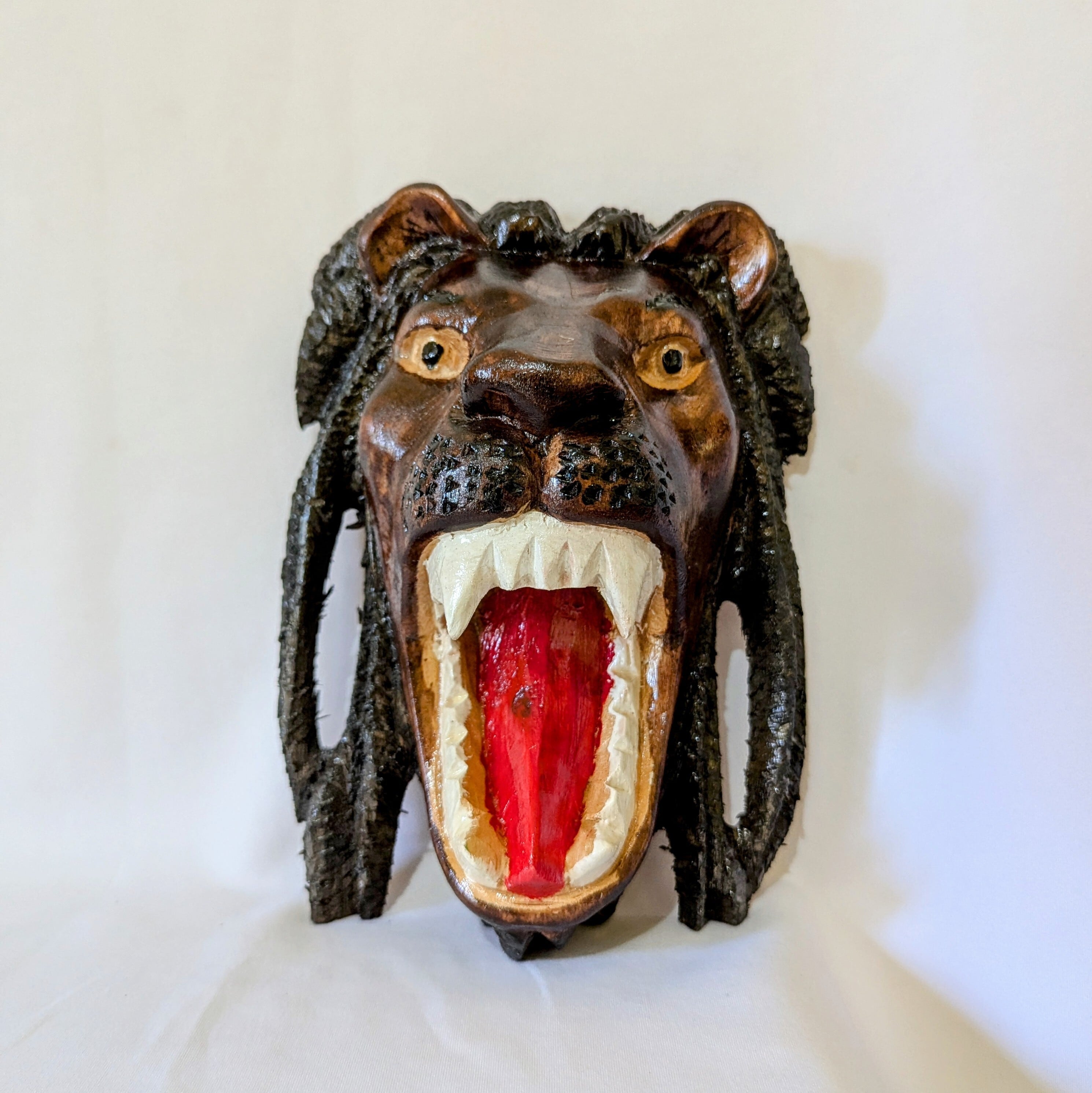 木彫り Roaring Lion BR