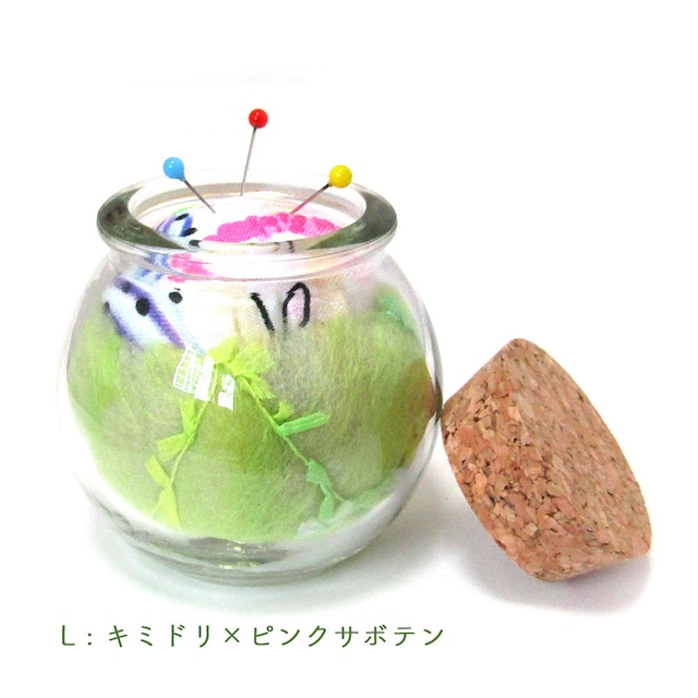 ピンクッション・mixウールの針山 コルクビン付き L : キミドリ×ピンクサボテン