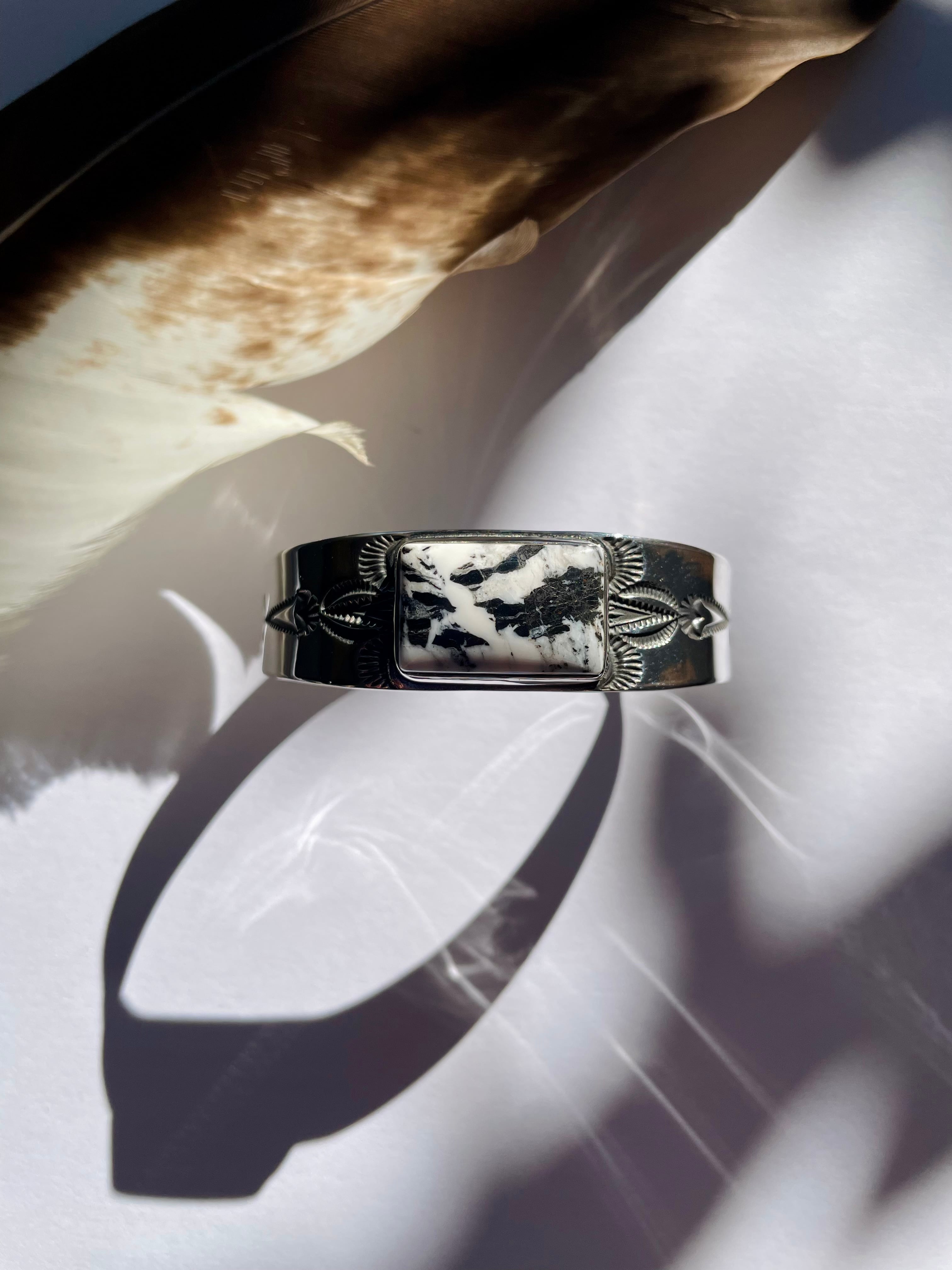 White Buffalo Bangle 内周約145mm | Sunset＆Eagle