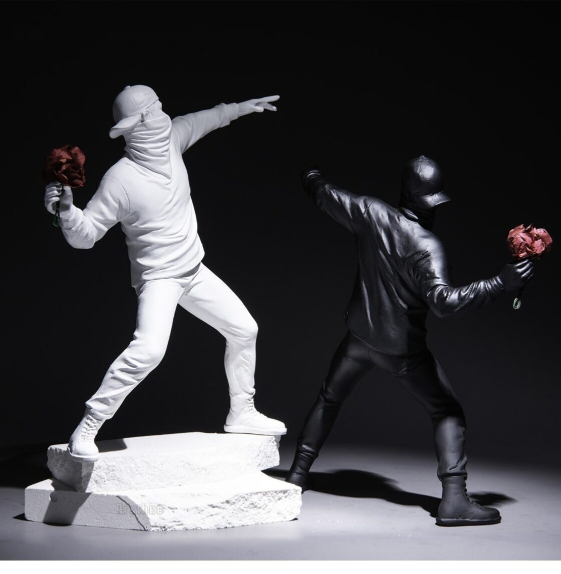 バンクシー Banksy 銀 シルバー アーティスト グラフィティ ストリート 