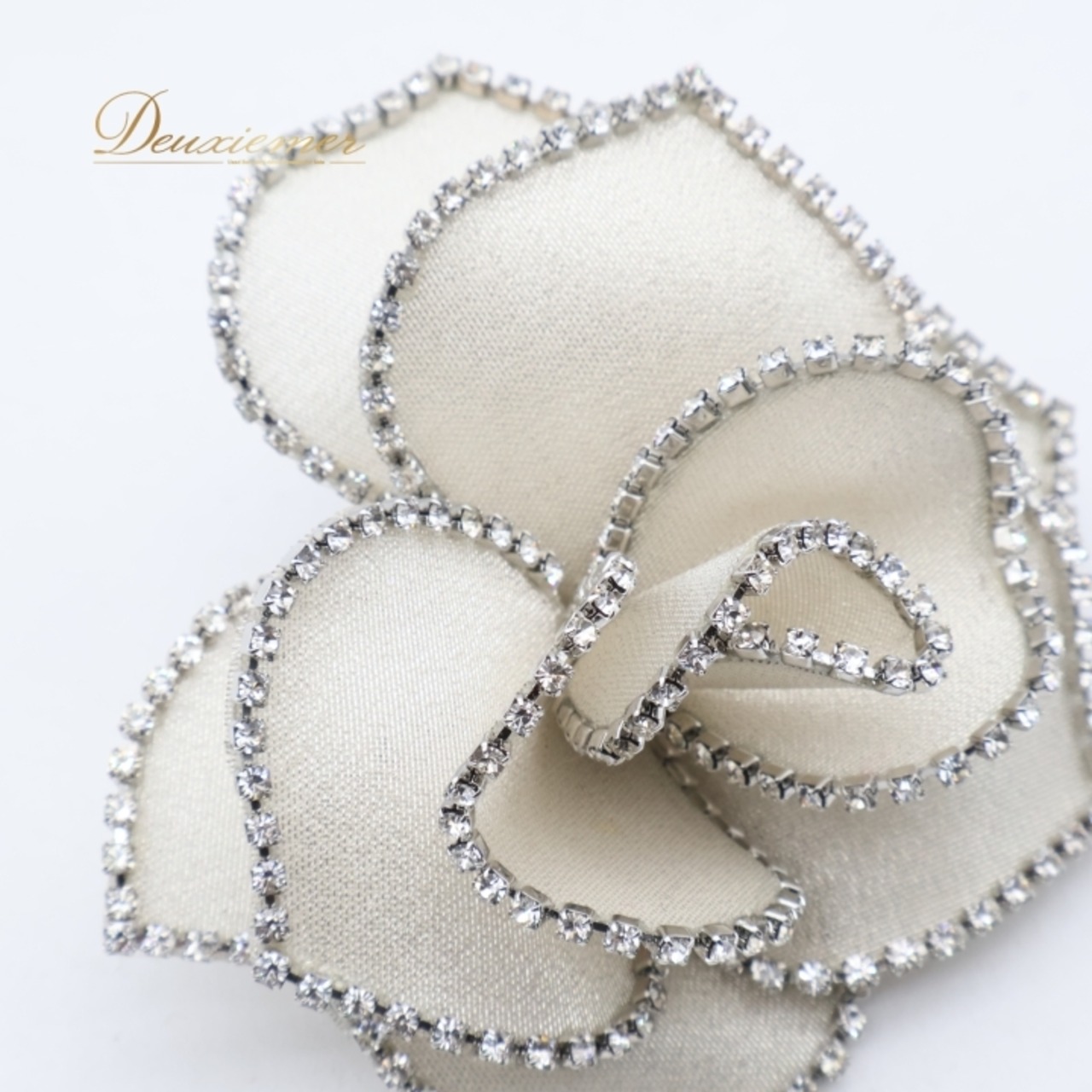 vendome boutique ヴァンドームブティック ブローチ 薔薇 花 シルバー ホワイト系 シルバー系 フォーマル 正装 ダンス パーティ 発表会 小物 飾り 装飾 アクセサリー 入学式 卒業式 小道具 飾りつけ 結婚式 おしゃれ 上品 レディース 華やか かわいい