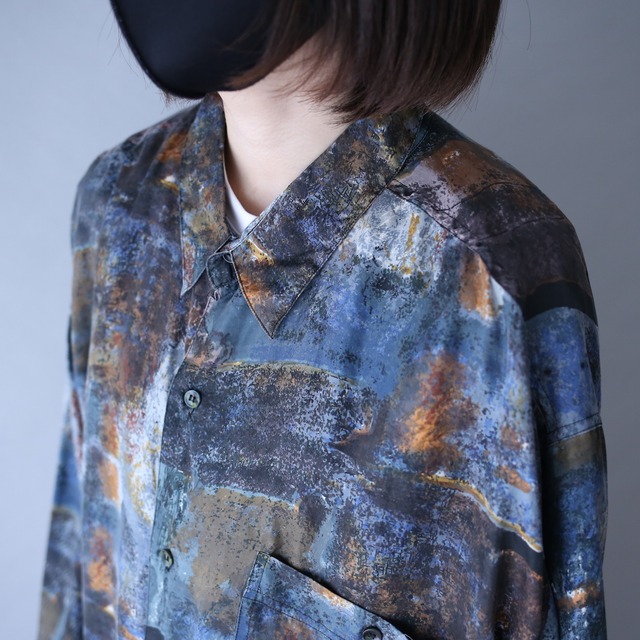 "GOOUCH" beautiful coloring art pattern over silhouette  shirt