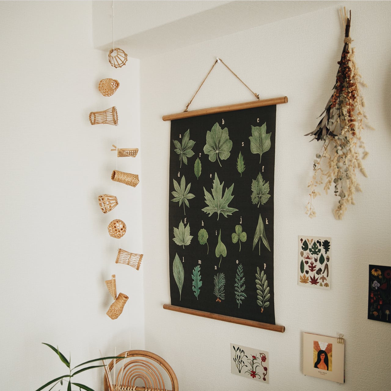 Small basket garland