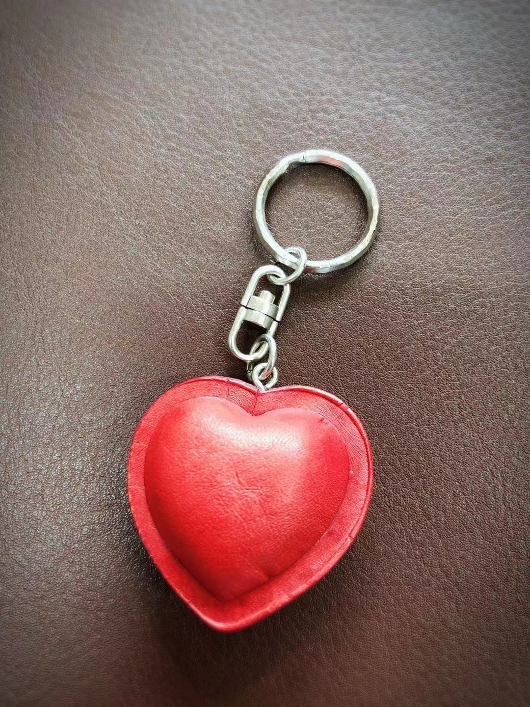 新品 ハート キーホルダー ボッタラートレザー 赤 red 本革ハートキーホルダー 1つ 名入れ・文字入れ 片面彫刻