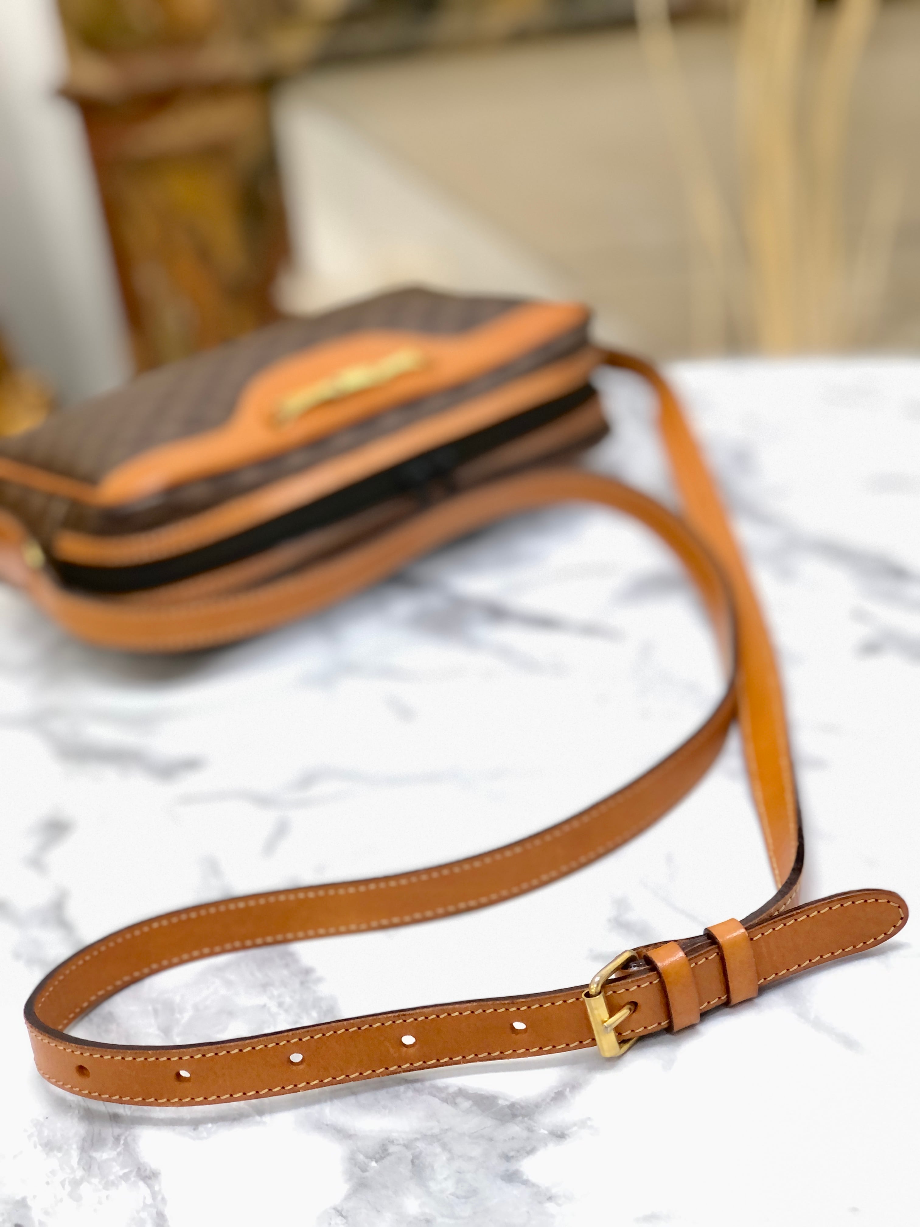 【美品】セリーヌ マカダム ホースビット ベルト ゴールド ブラウン イタリア製 CELINE セリーヌ マカダム ホースビット PVC レザー クロスボディ