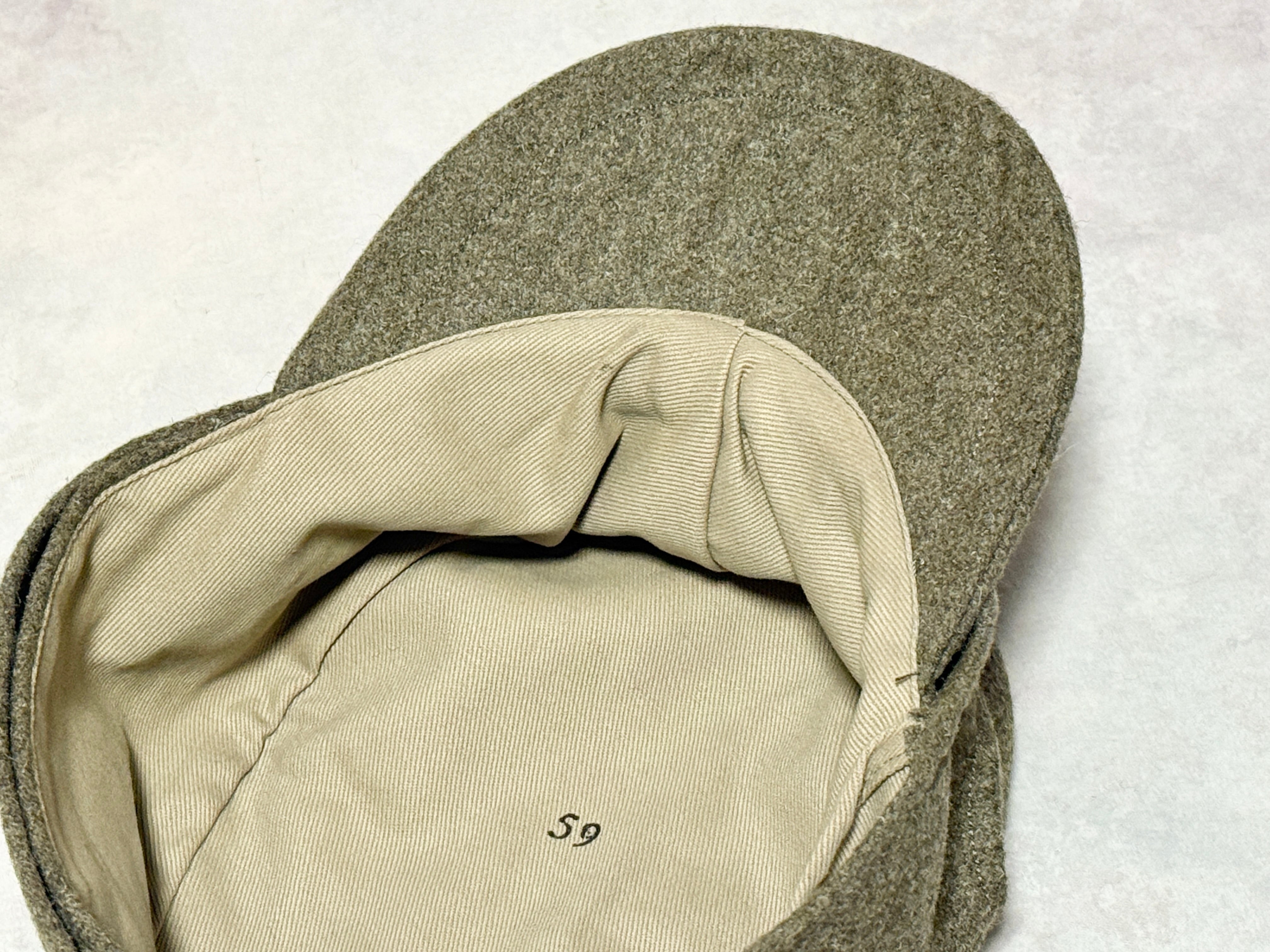 WWII ドイツ軍 M43規格帽 59cm 陸軍ワンピース徽章つき 26930-02