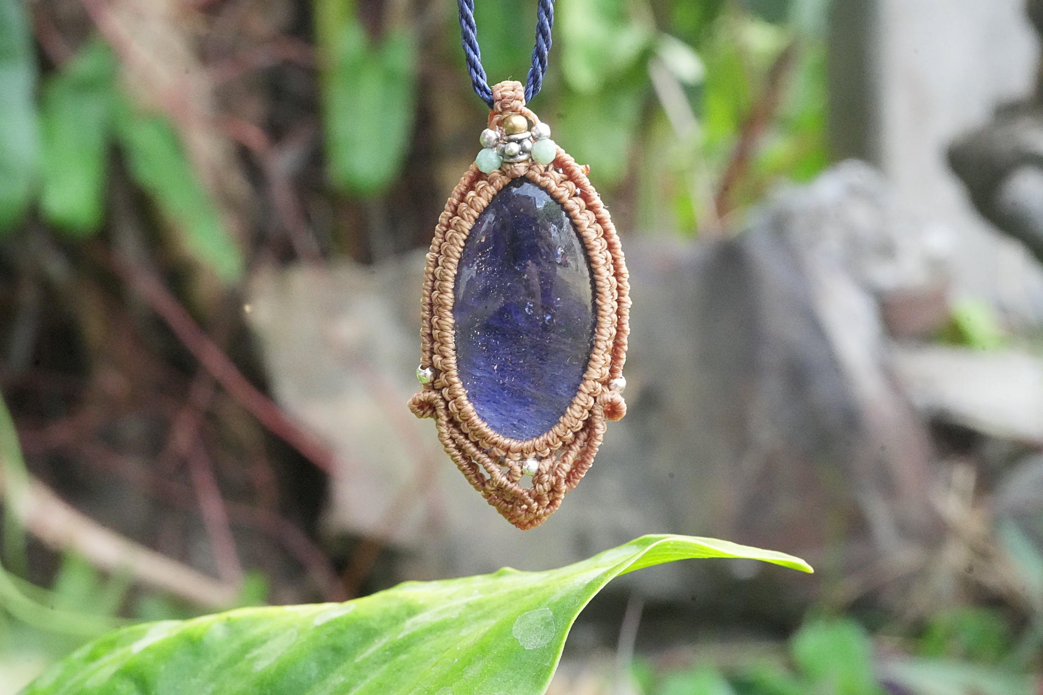 月と宇宙☆moonstone iolite sunstone マクラメネックレス1939 | Funky